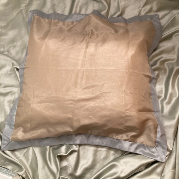 Euro Pillow Shams 2 NEVER USED Blue Beige-Tan Polyester Looks Like Silk Shantung - Picture 2 of 9